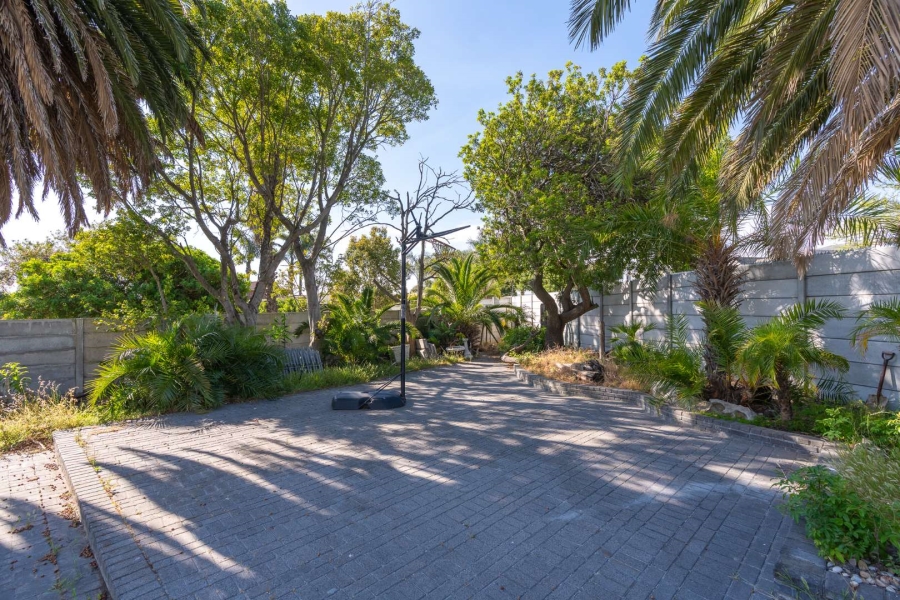 6 Bedroom Property for Sale in Welgelegen Western Cape